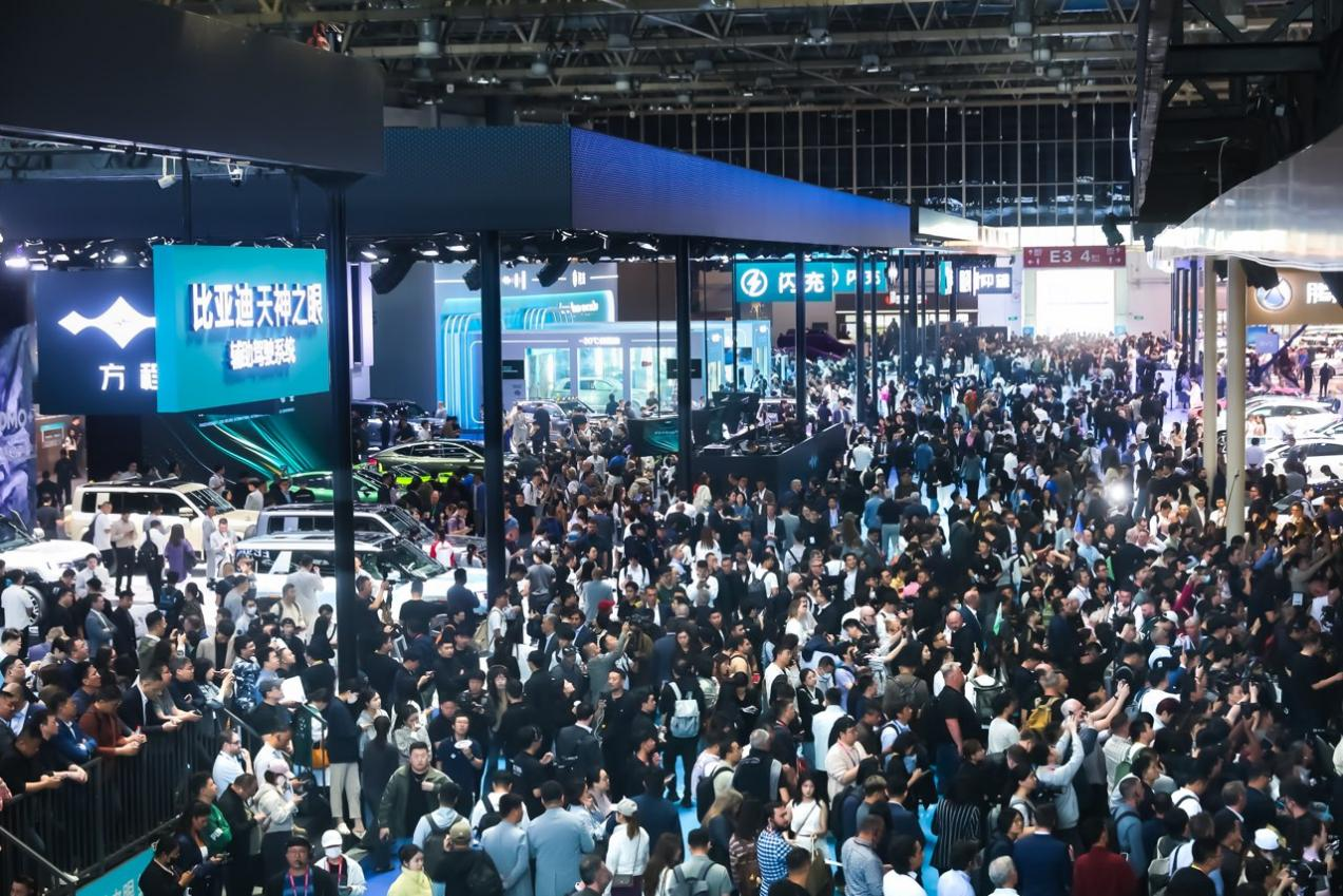 领跑全球新能源！比亚迪重磅登陆